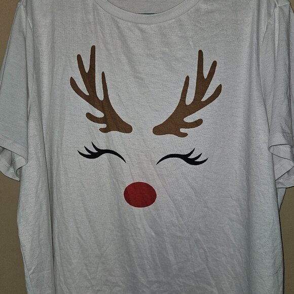 Reindeer Eyelash Oversized White Christmas T-Shirt - Picture 1 of 5